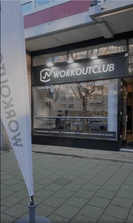 De gevel van Workoutclub Centrum aan de Mariniersweg