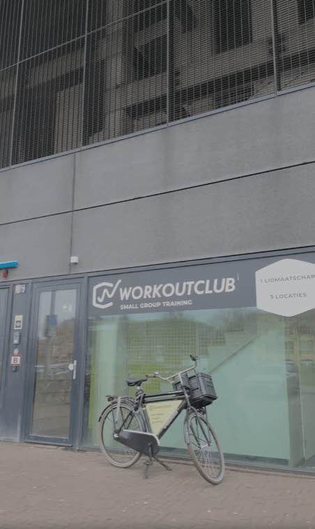 De ingang van Workoutclub West aan de St. Jobsweg